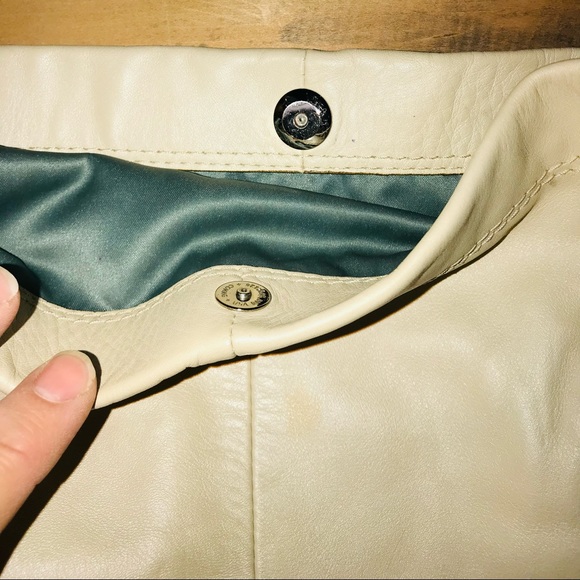 Coach cream leather purse. - Picture 5 of 16